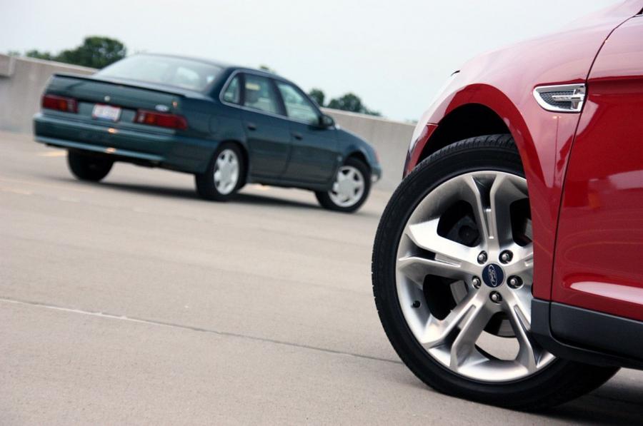  Ford Taurus SHO 2010 года  (фото 37 из 248)
